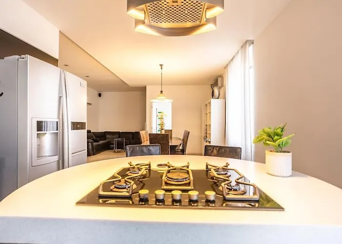 Charme & Luxe 2 Bedroom Center Apartment Rom