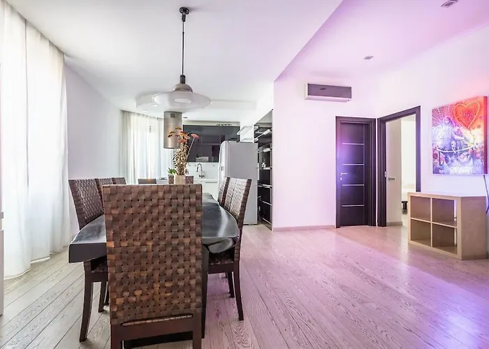 Charme & Luxe 2 Bedroom Center Rom