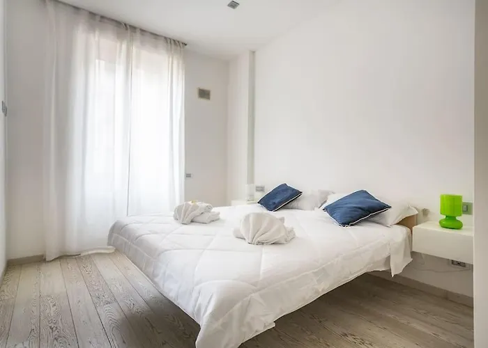 Charme & Luxe 2 Bedroom Center