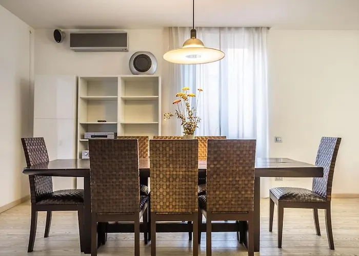 Charme & Luxe 2 Bedroom Center *