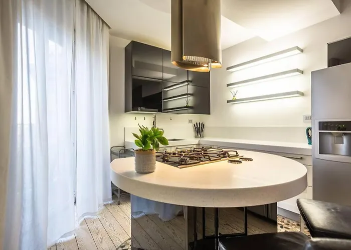 Charme & Luxe 2 Bedroom Center Rom